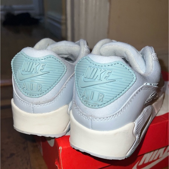 Nike air max 90 Women’s White/ Aura Size:8.5 Not Sold Anymore $130 NWB - Picture 5 of 7